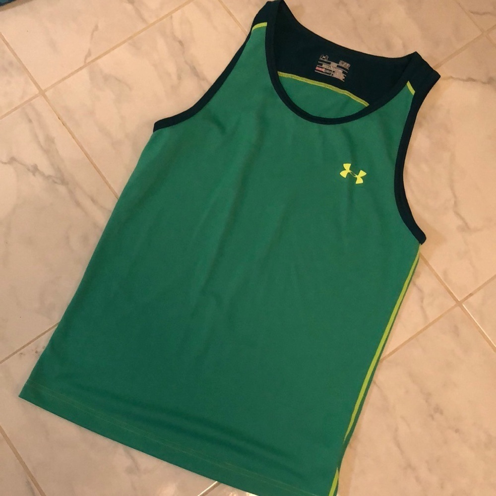 Under armour men’s loose fit heat gear tank top.green / yellow stitching